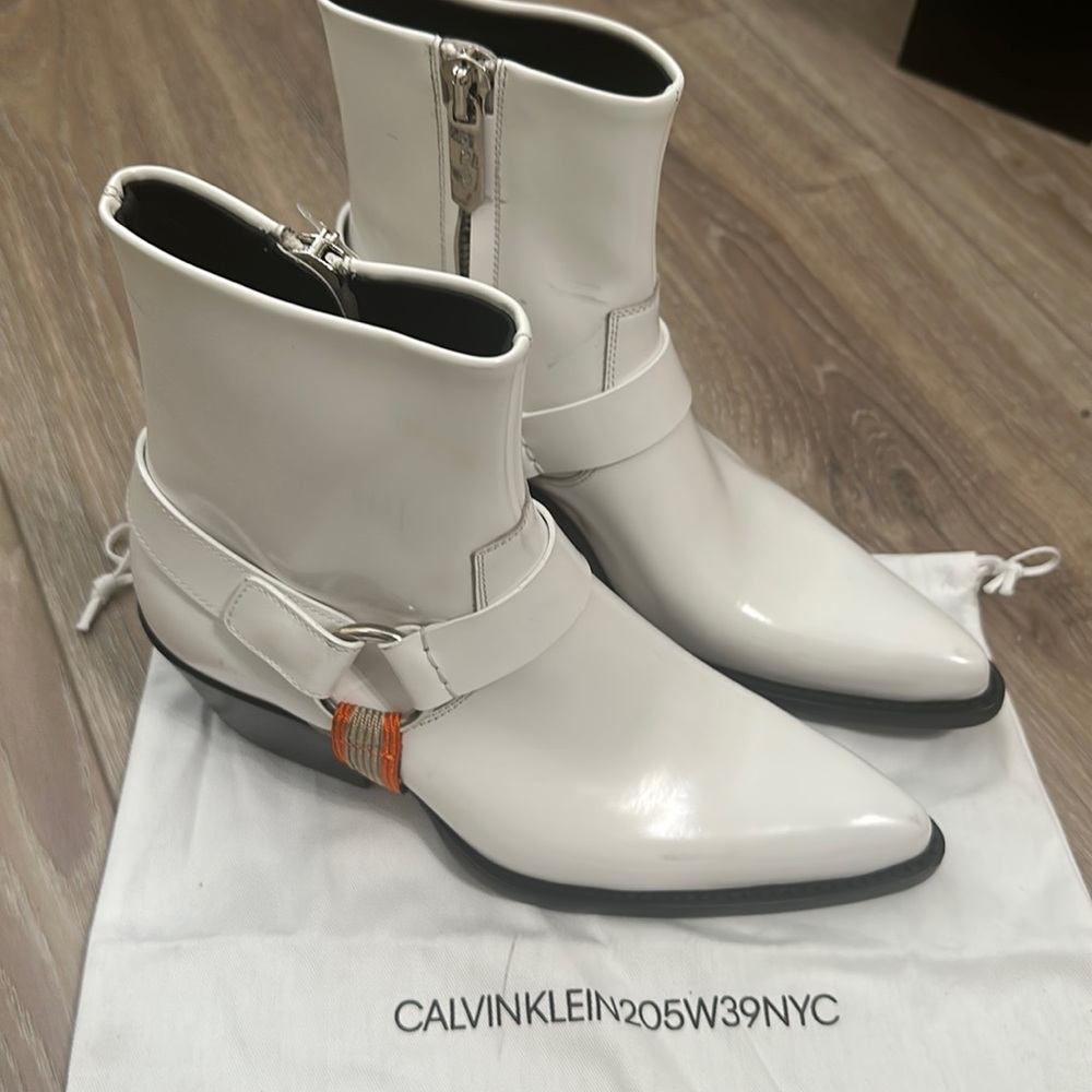 White pointed boots. Calvin Klein 205W39NYC